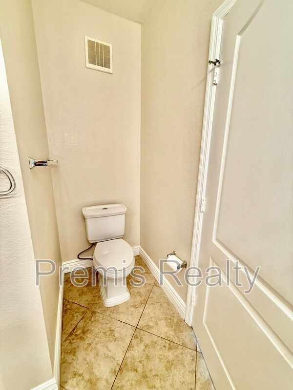 Building Photo - 2731 Via Capri
