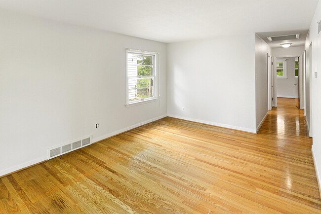 Building Photo - 160 St Benedict Ln