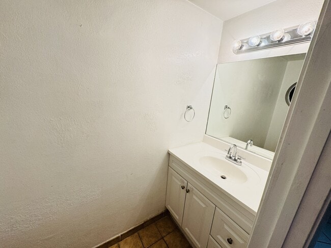 Building Photo - 8819 Springtree Lakes Dr