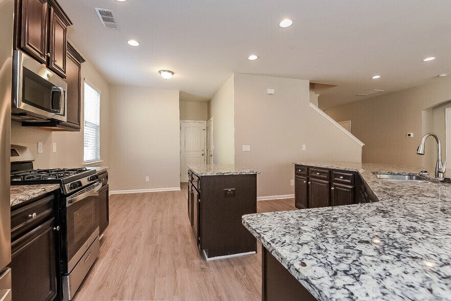 Building Photo - 311 Upper Pheasant Ct