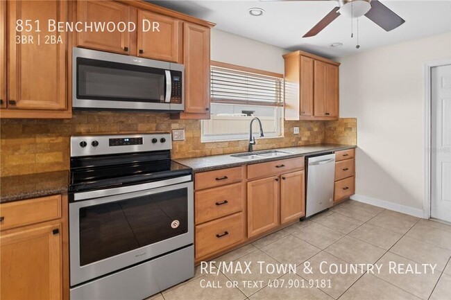 Building Photo - 851 Benchwood Dr