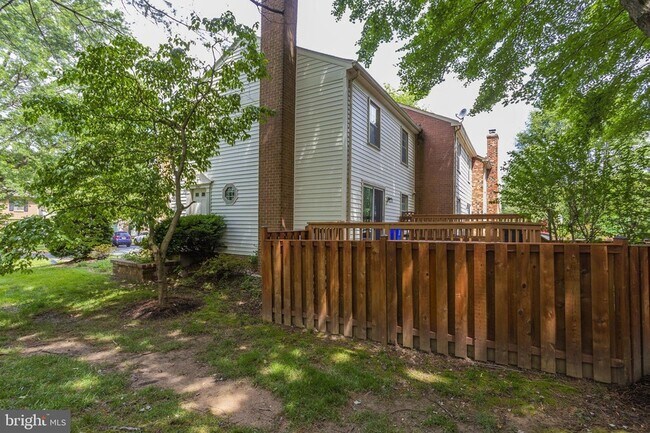 Building Photo - 2937 Village Spring Ln