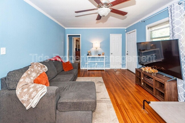 Building Photo - 1233 Hawthorne Cir