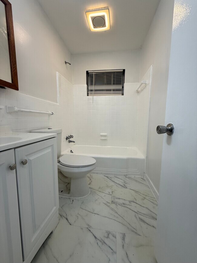 Building Photo - 3992 Ridgedale St