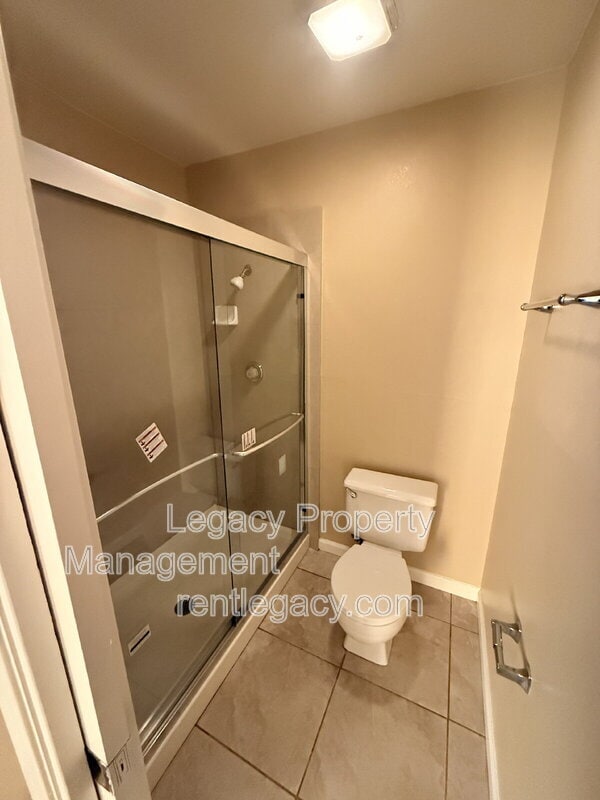 Building Photo - 7733 Robinette Rd