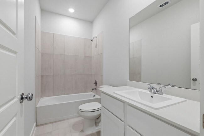 Building Photo - 637 Sierra Rdg