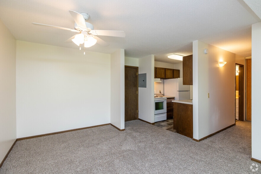 1BR, 1BA - 720SF - Dining Room/Kitchen - The Oaks Apartments