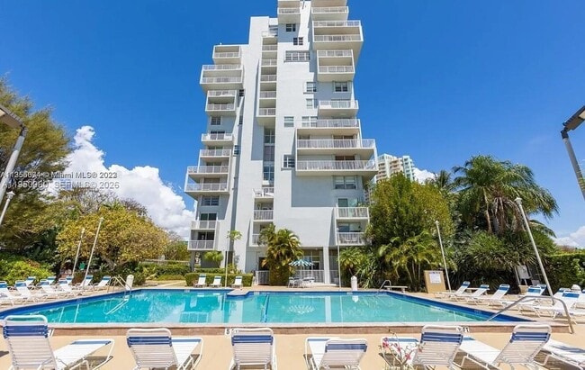 Building Photo - 150 SE 25th Rd