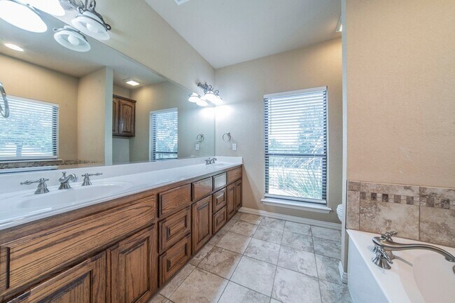 Building Photo - 190 Deer Creek Dr