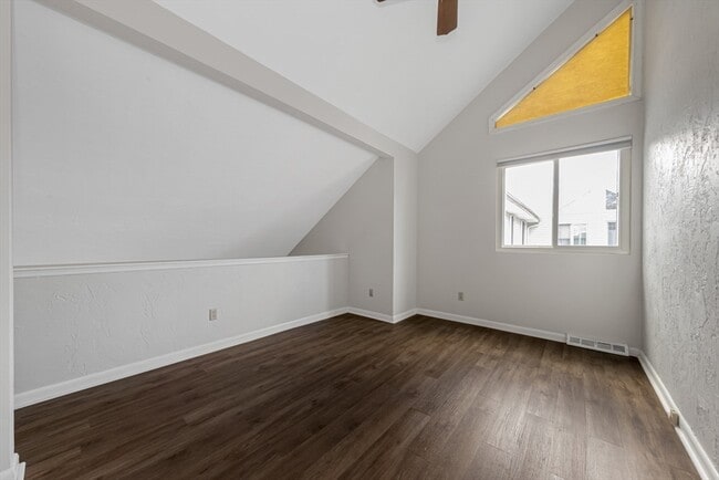 Building Photo - 203 Lake St
