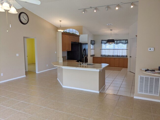 Building Photo - 3/2/2 Home with many upgrades in the 34609...