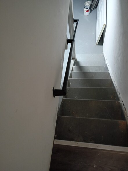 Building Photo - 711 N Streeper St