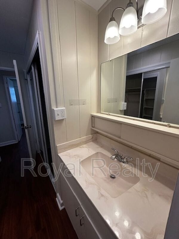 Building Photo - 1380 Uila St