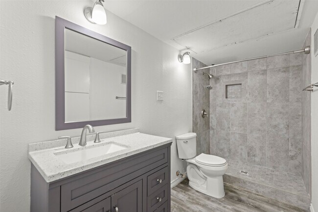 Building Photo - 12600 Melville Dr