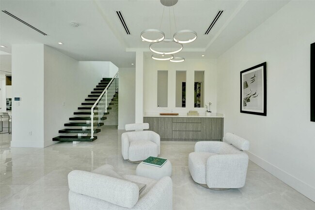 Building Photo - 1111 SE 9th Ave