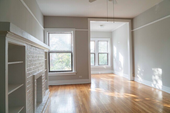 Building Photo - Uptown / Ravenswood - Studio - w/ Decorative Fireplace