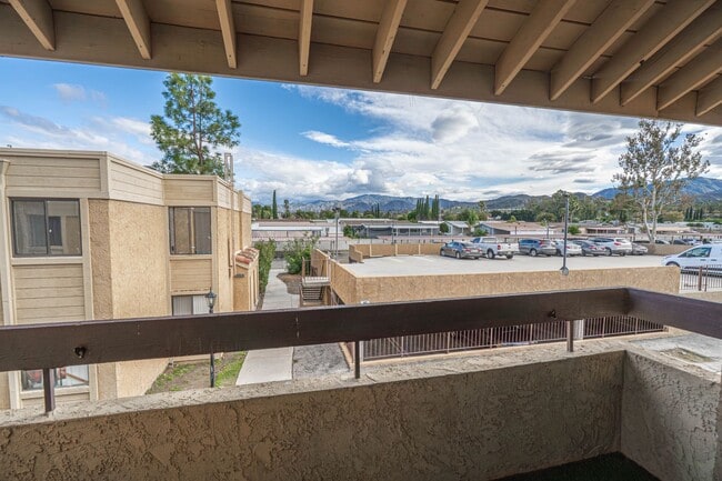 Building Photo - 2-Bedroom Condo with Community Amenities and Utilities Included in Canyon Country!