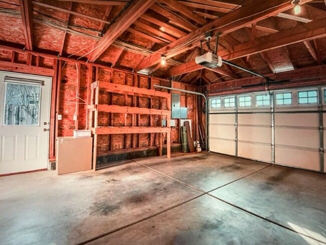 Building Photo - Beautiful Central Point 3 Bedroom 2 Bath Home