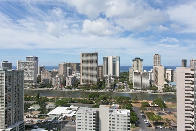 Building Photo - KAPIOLANI 2 Bedroom - Spacious and Bright ...