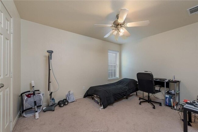 Building Photo - Beautiful 3 Bed, 3 Bath Duplex in South College Station!