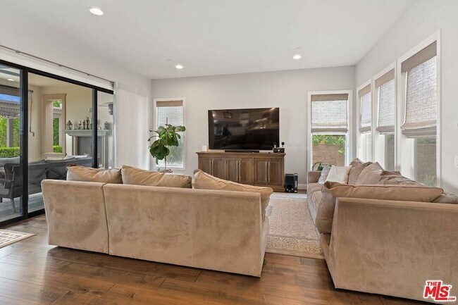 Building Photo - 11925 N Ricasoli Way