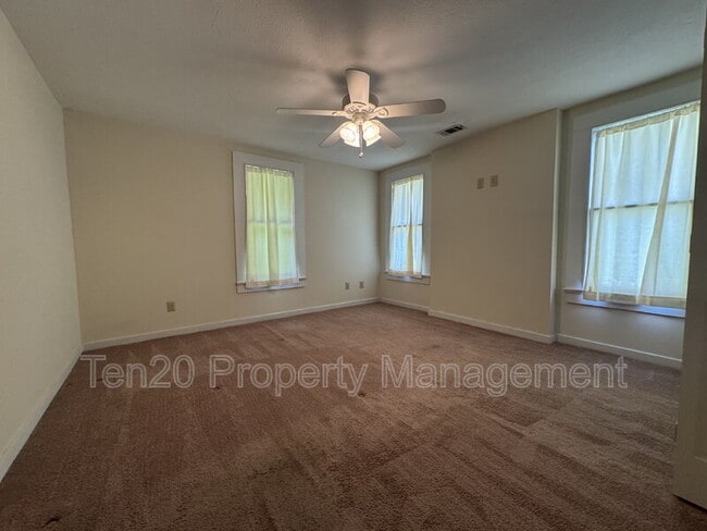 Building Photo - 1507 14th Ct