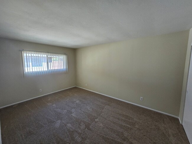 Building Photo - 341 Woodland Pl