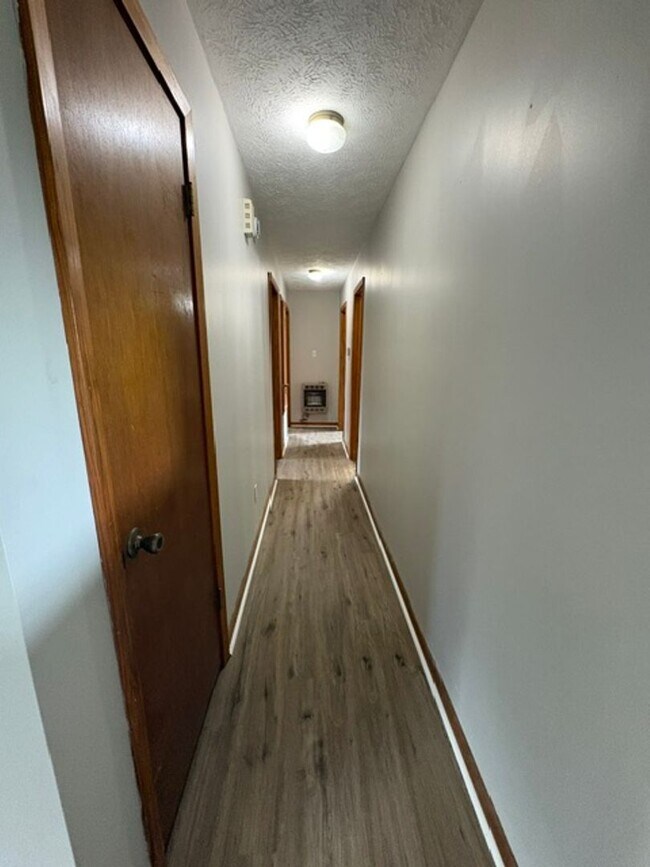 Building Photo - 40 Yarber St