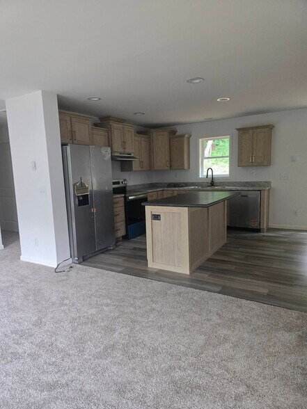 Building Photo - 43 Hull Dr