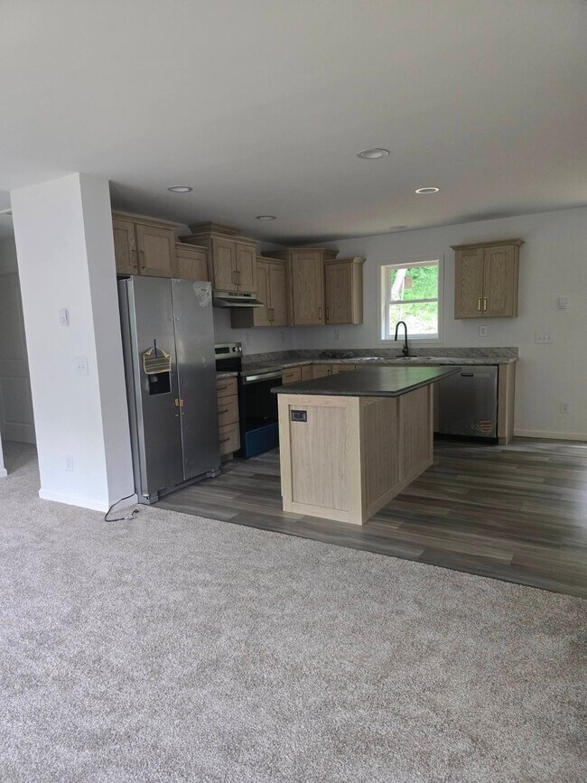 Building Photo - 43 Hull Dr