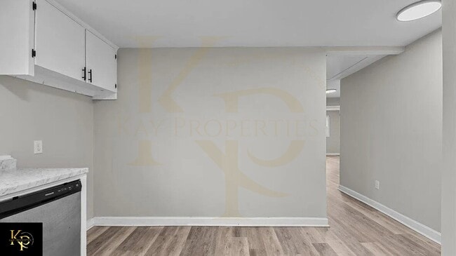 Building Photo - 605 Apple St