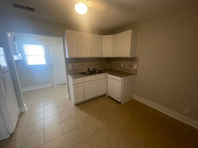 Building Photo - 1919-D Ft.Bragg Rd~ Haymount