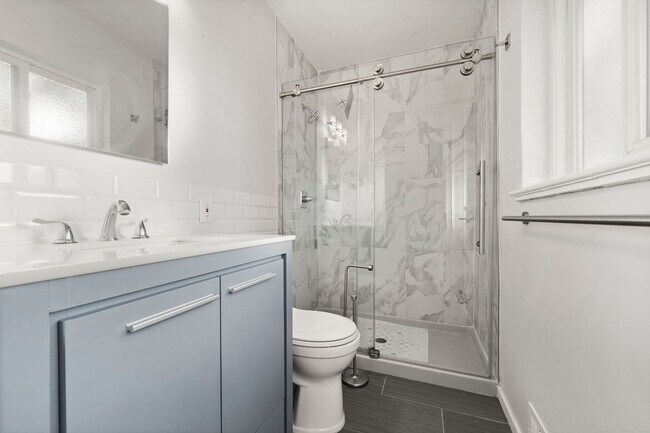 Building Photo - Available NOW! 4 Bedroom 3 Bath Beautiful ...