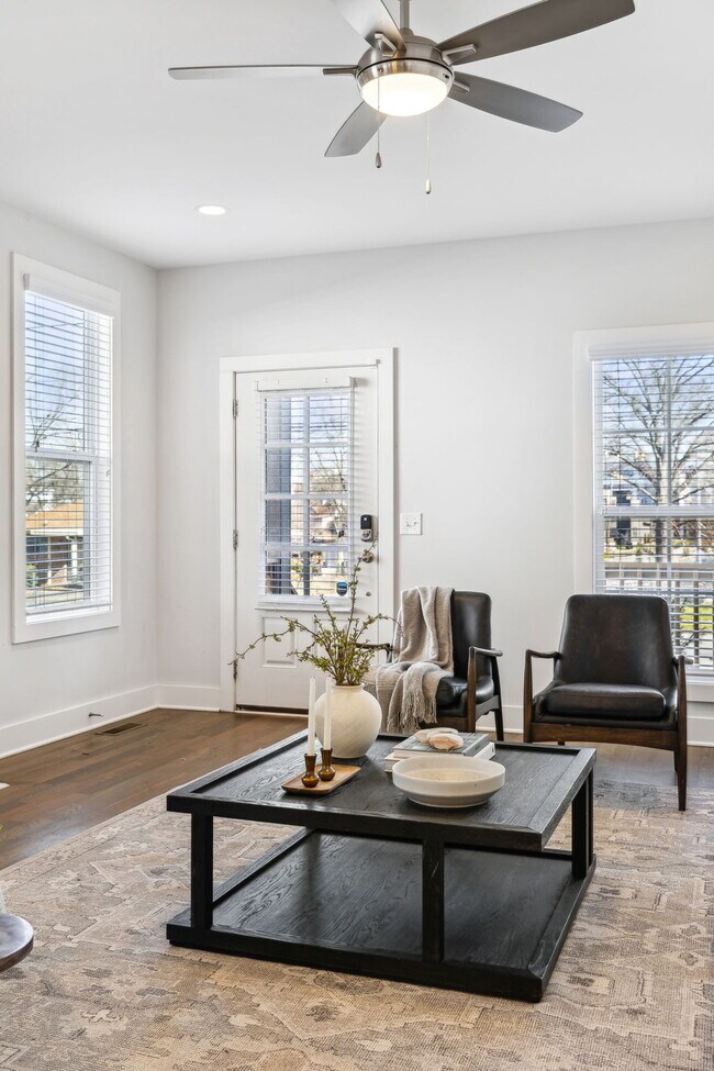 Building Photo - Grandeur in Germantown!