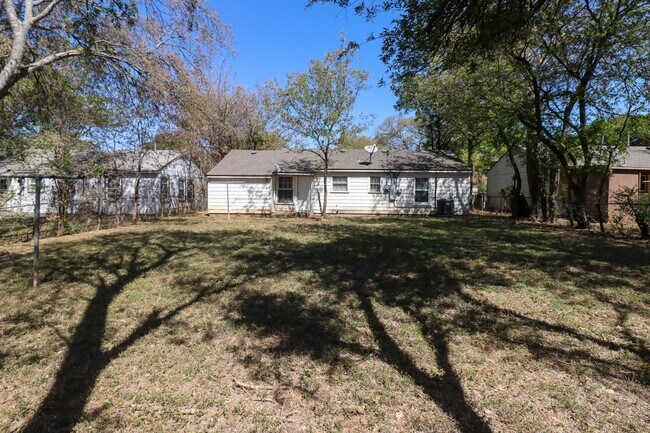 Building Photo - 1512 White Ave