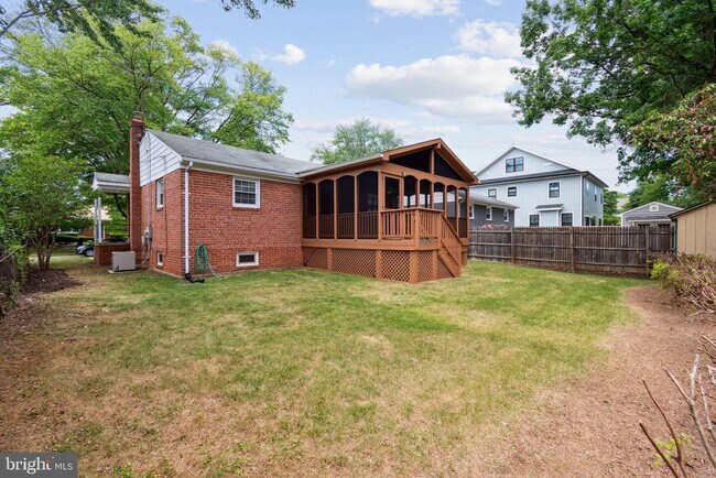Building Photo - 9923 Mayfield Dr