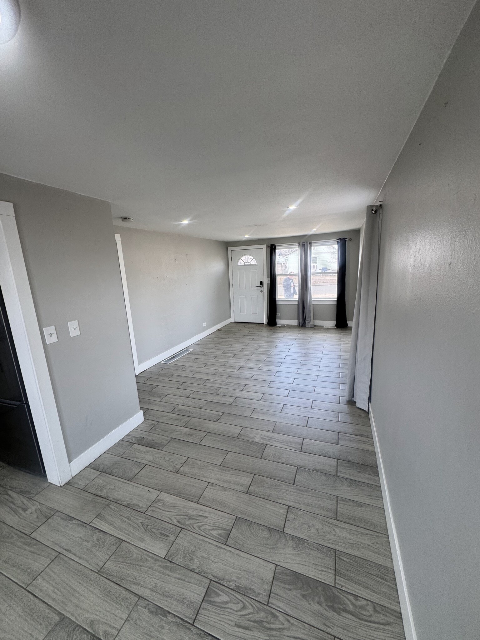 Building Photo - 7384 Oneida Dr