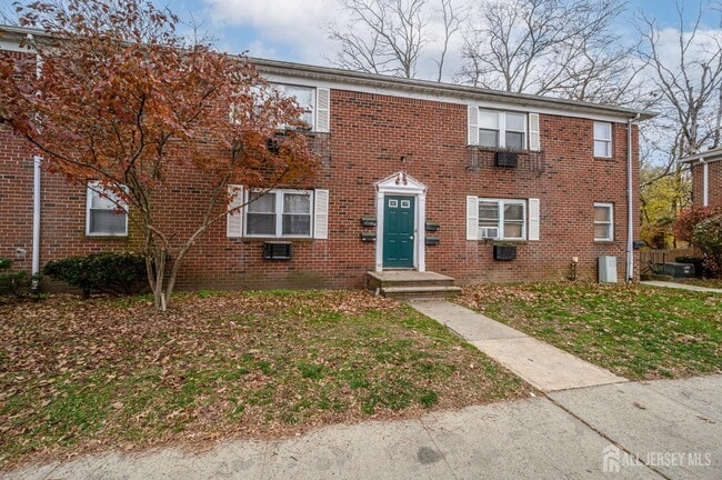 Building Photo - 289 Main St