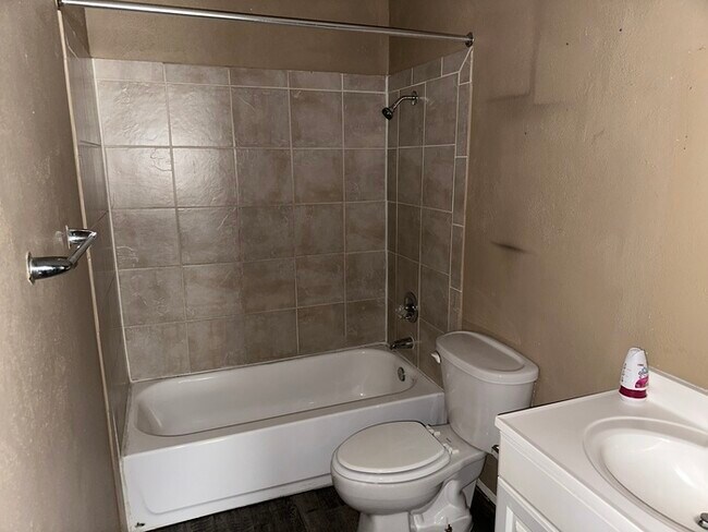 Building Photo - 1722 Dorchester Dr