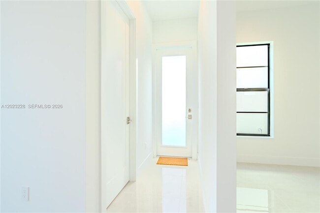 Building Photo - 1427 SW 23rd St