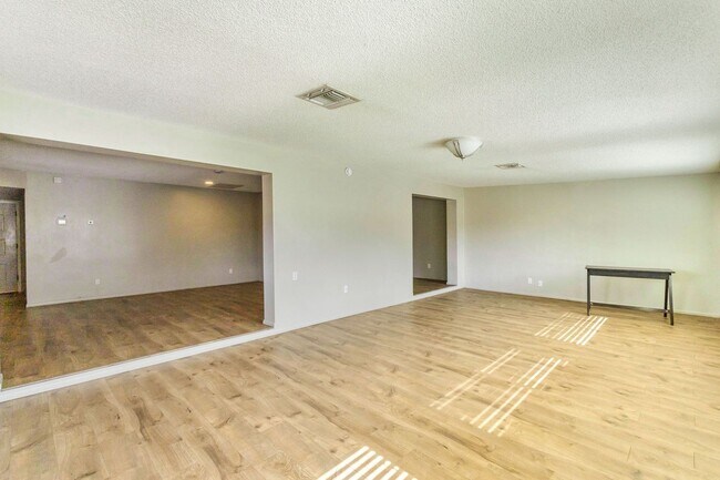 Building Photo - 3511 S Alder Dr