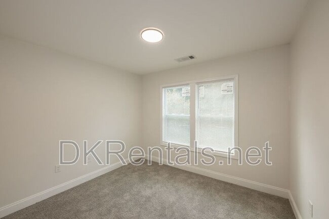 Building Photo - 2027 Lois Pl NW