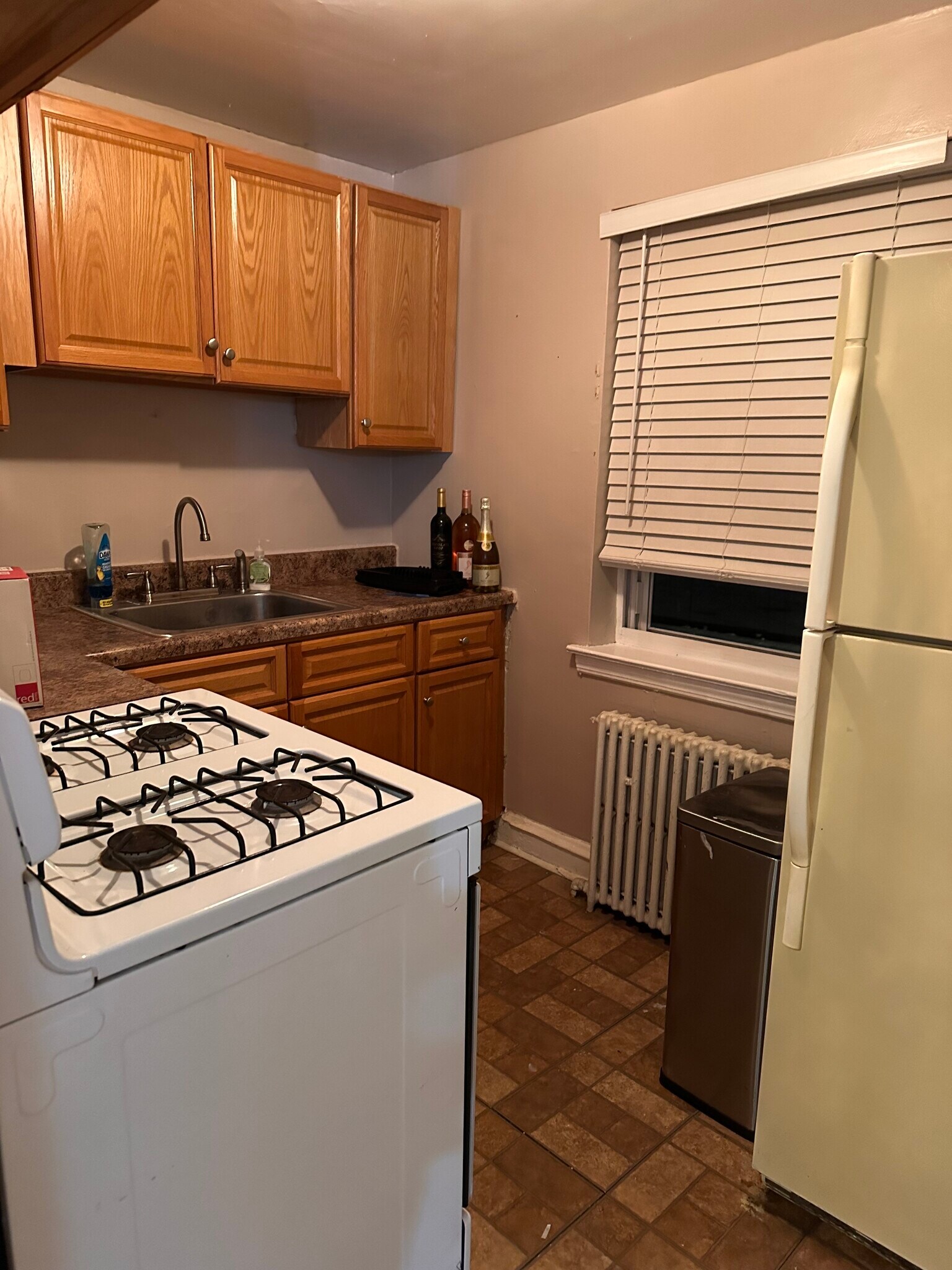 Kitchen - 1335 E Sedgwick St