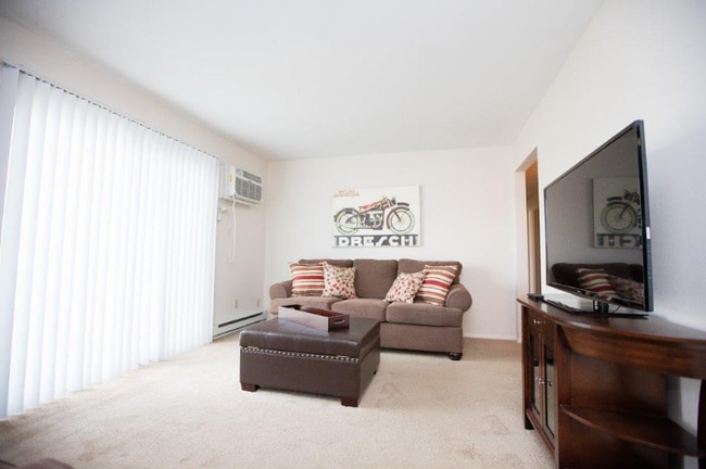 Building Photo - 2647 Eastgate Rd