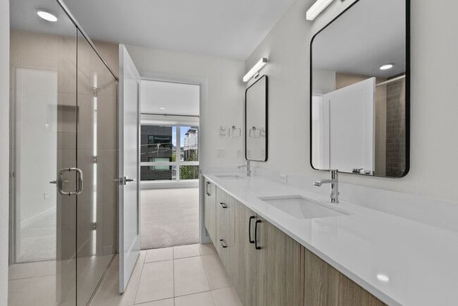 Building Photo - ULTRA-MODERN Townhome w/AC and Views in the Heart of Eastlake!