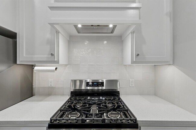 Building Photo - 16129 Villa Valeria Way