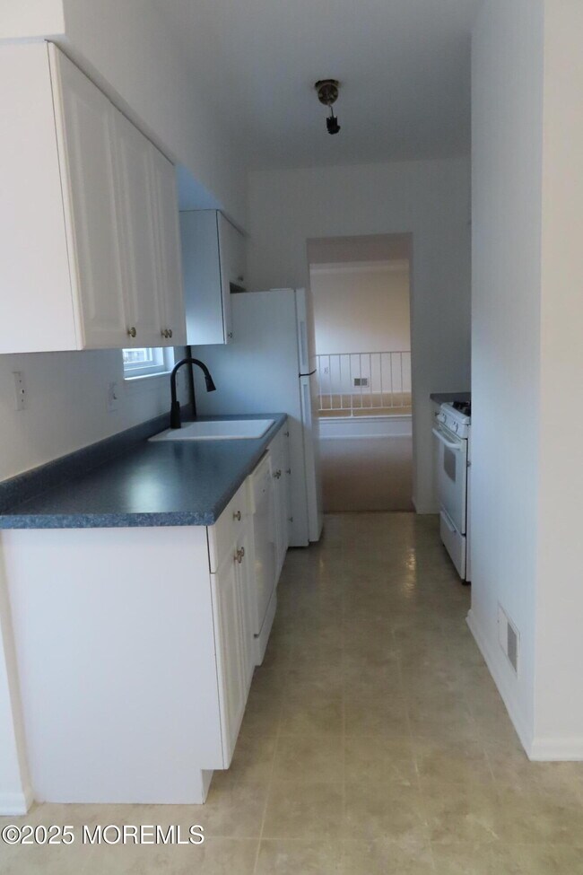 Building Photo - 1008 Burntwood Trail