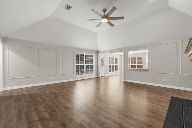 Building Photo - 2105 Murfield Dr
