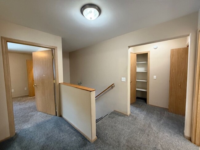 Building Photo - Great 3 Bedroom Home