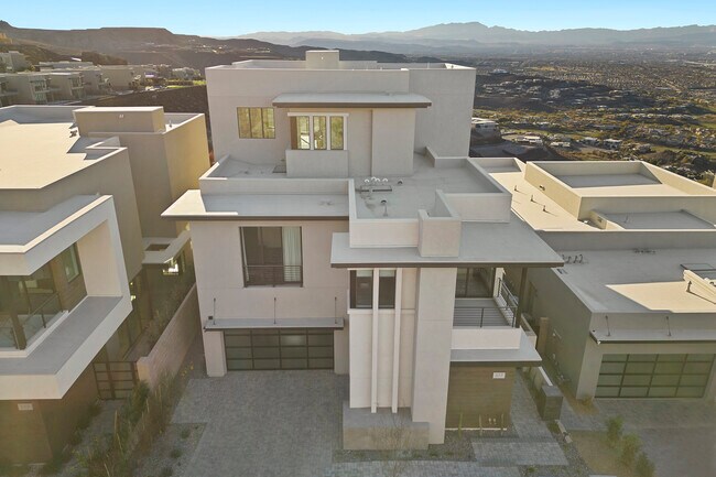 Building Photo - 577 Overlook Rim Dr